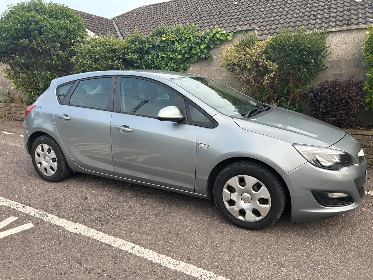 131 Opel Astra 1.4 Petrol 5dr - Image 2