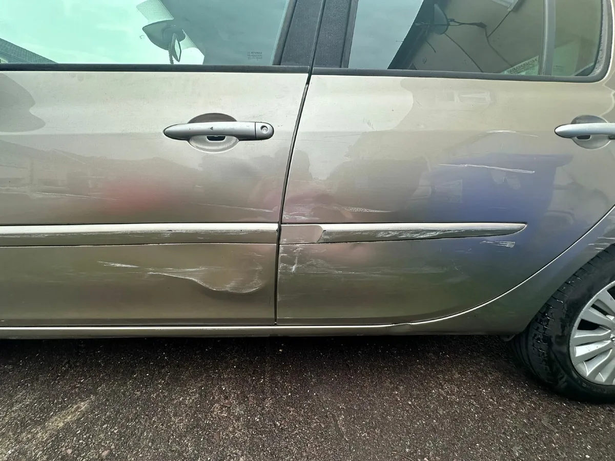 Renault Clio 2010 - Image 1