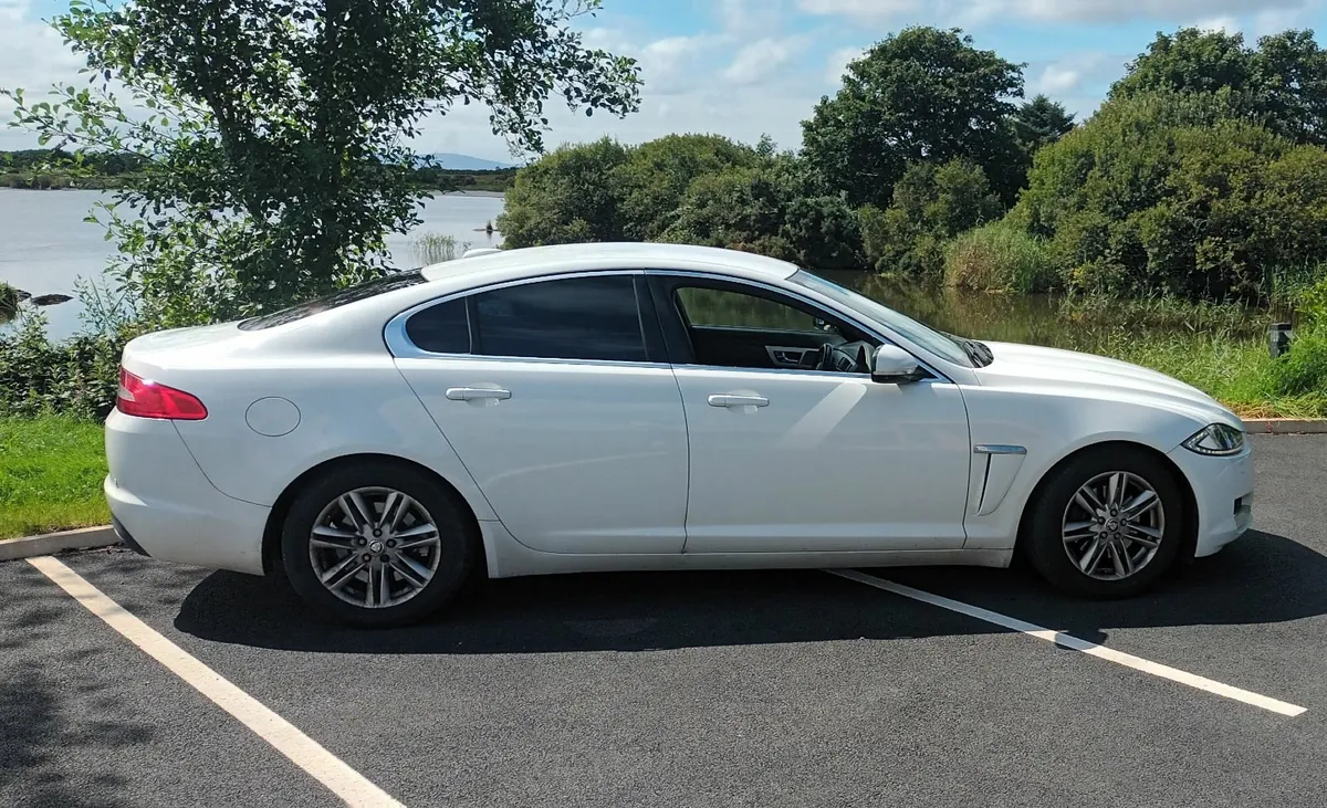 Jaguar XF 2012 - Image 2