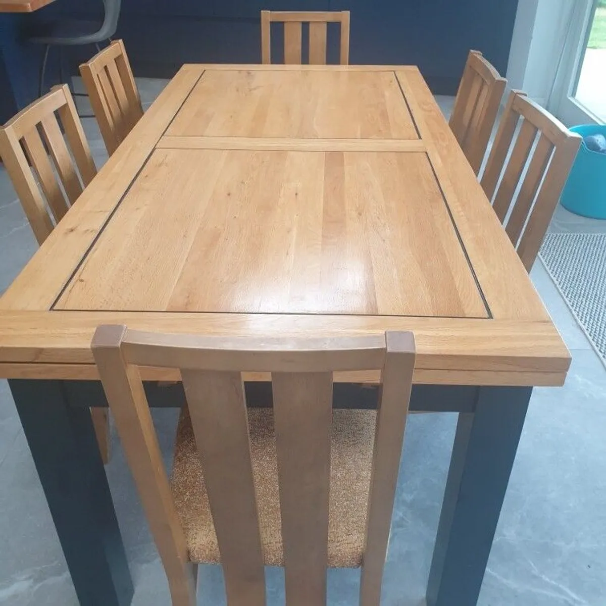 Stunning Solid Oak Table with 6 Chairs - Image 1