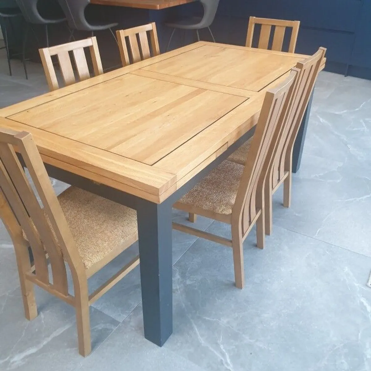 Stunning Solid Oak Table with 6 Chairs - Image 2