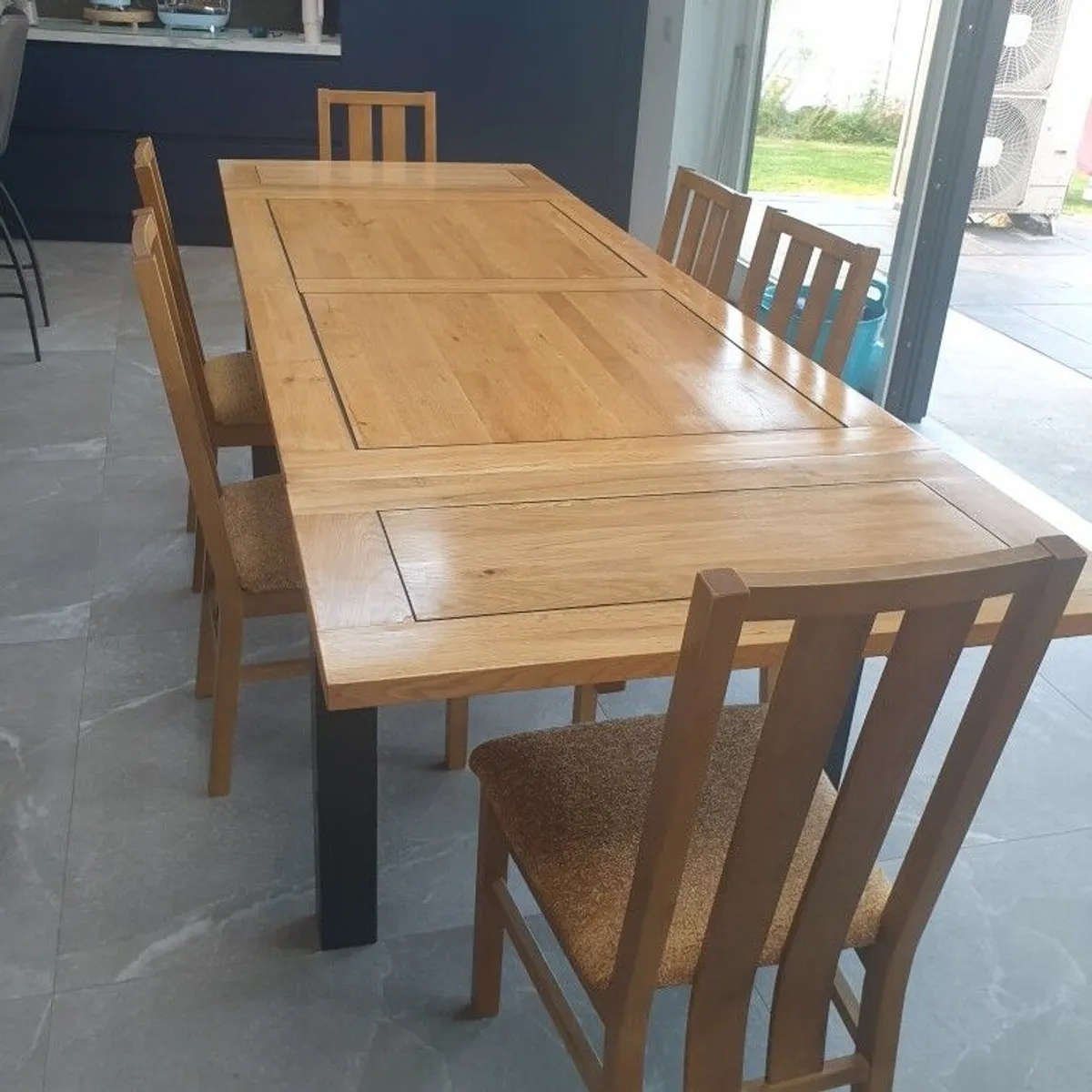 Stunning Solid Oak Table with 6 Chairs - Image 3