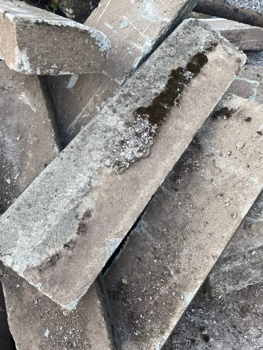 Free road kerbing - Image 1