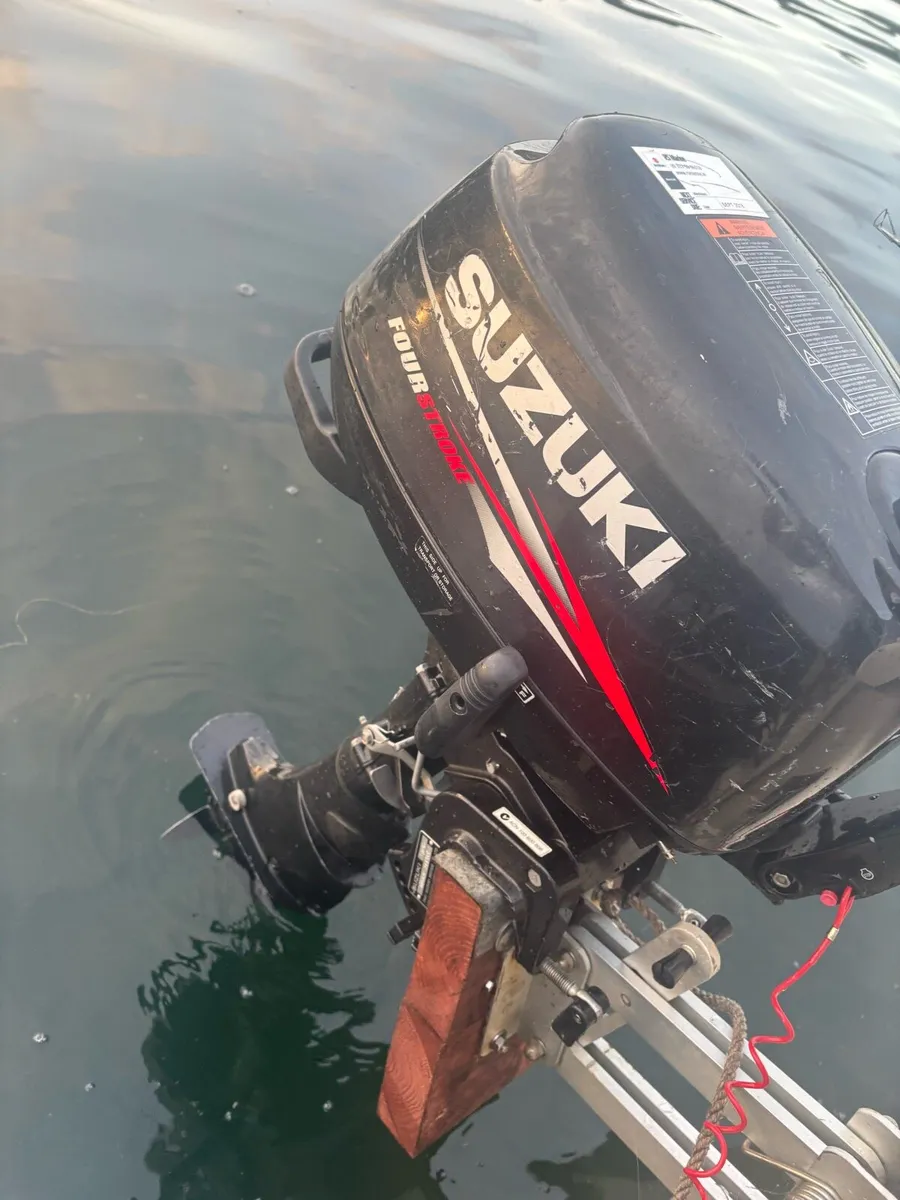 Suzuki 5hp outboard - Image 1