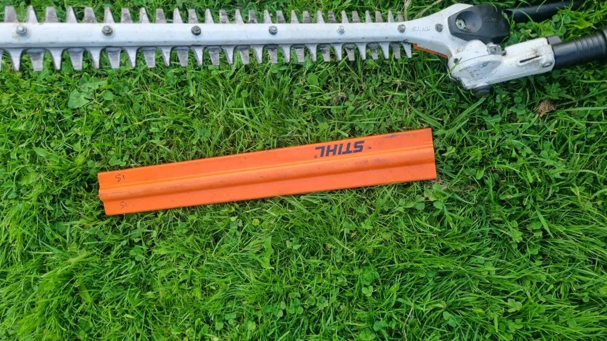 Stihl long reach hedge trimmer km130r - Image 3