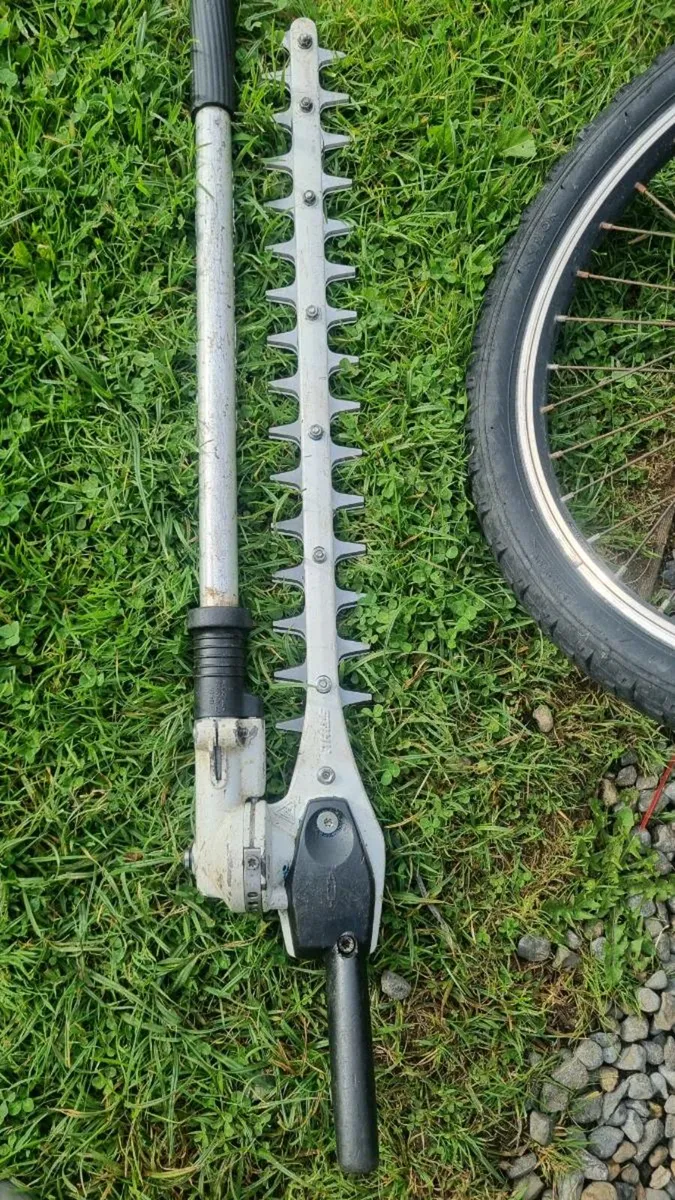 Stihl long reach hedge trimmer km130r - Image 4