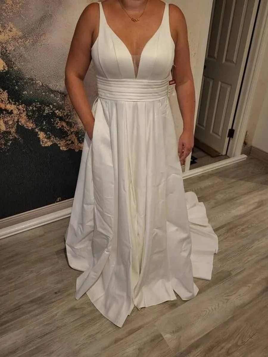 Wedding Dress -Brand New - Image 4