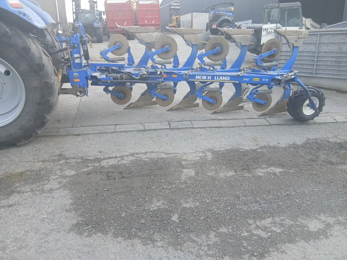 Newholland plough - Image 1