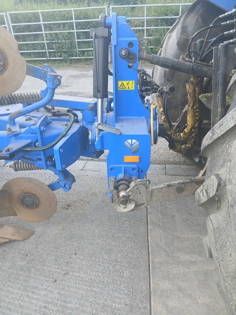Newholland plough - Image 3