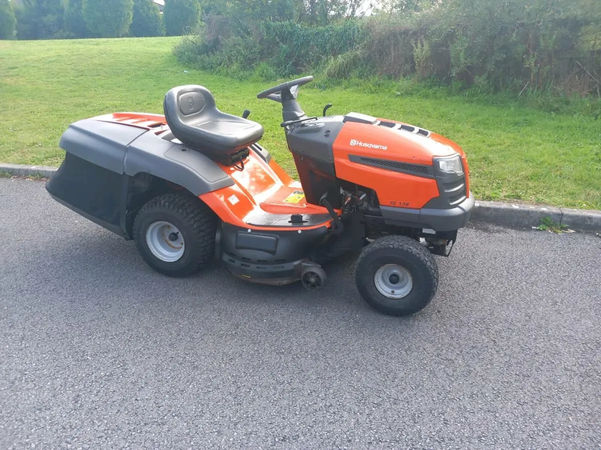 Ride on lawnmower - Image 1