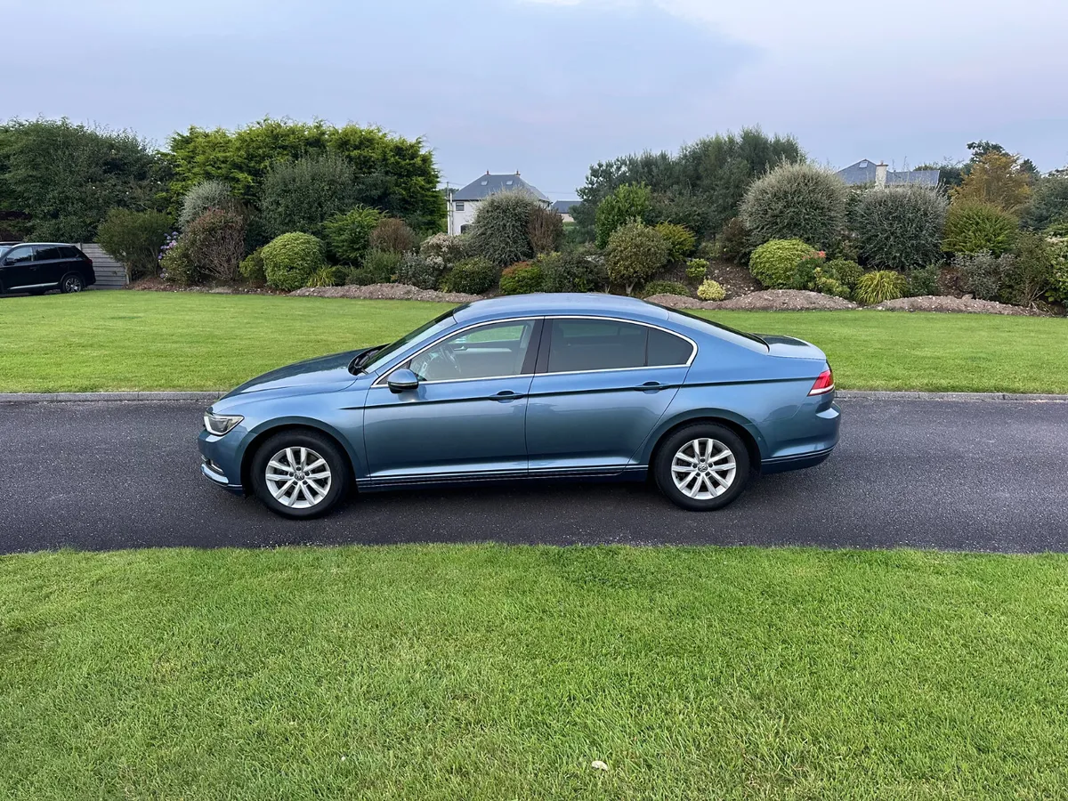 Volkswagen Passat TDI  Comfortline - Image 2
