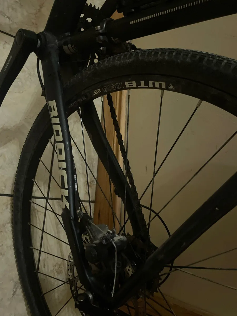 Riddick men’s bike 2 years old mint condition 350 - Image 3