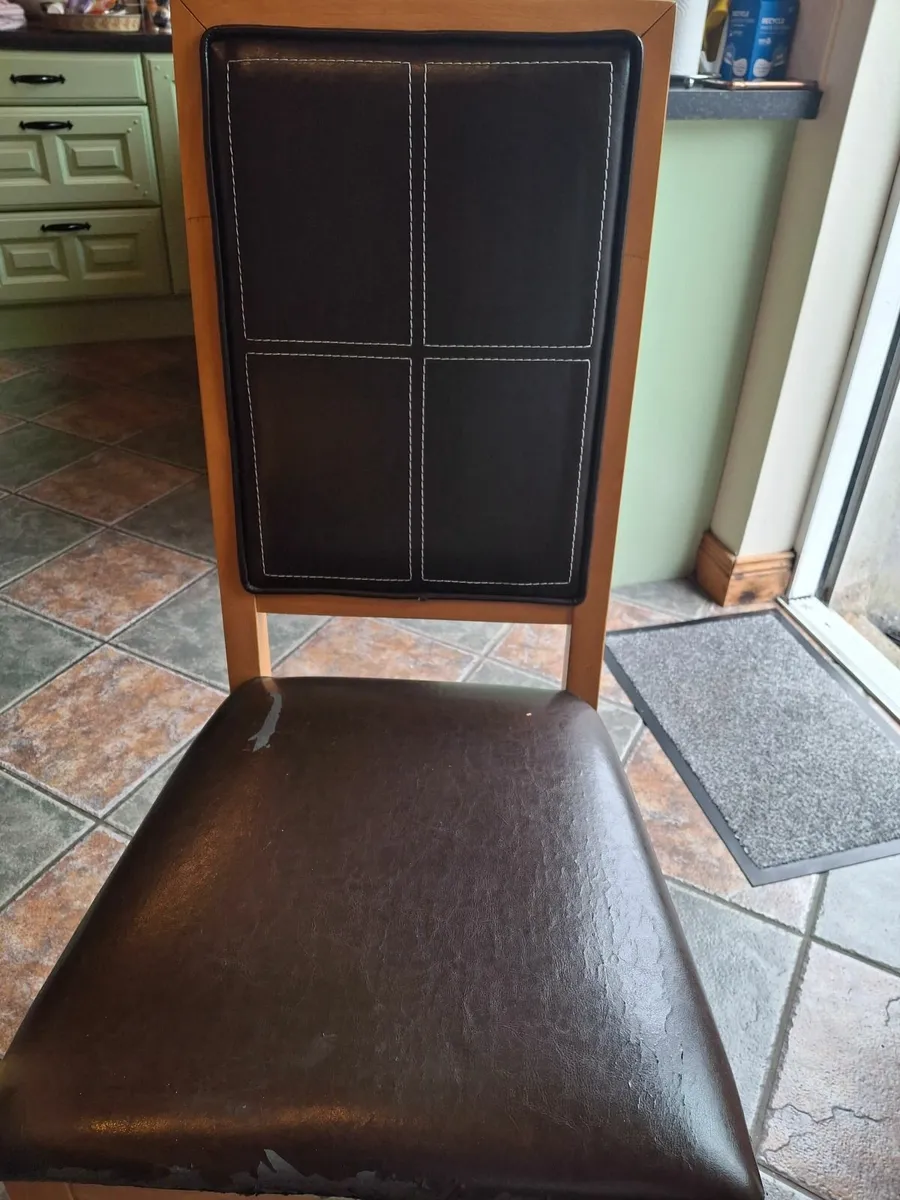 Kitchen table and chairs - Image 4