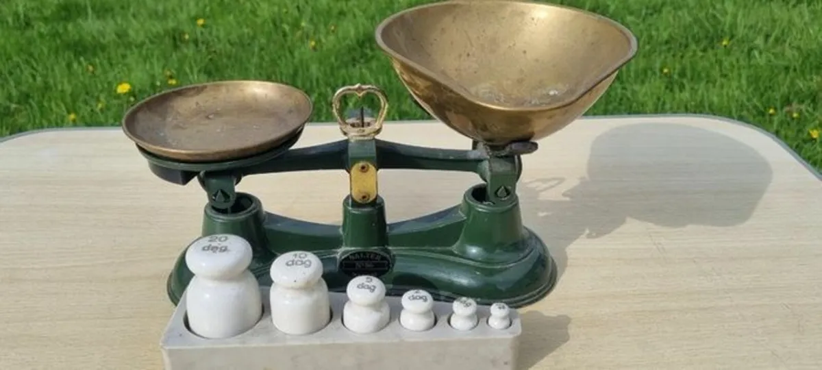 Vintage Salter scale with weights - Image 1