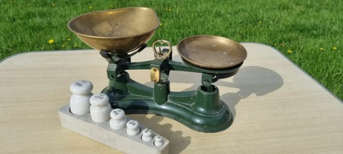 Vintage Salter scale with weights - Image 2