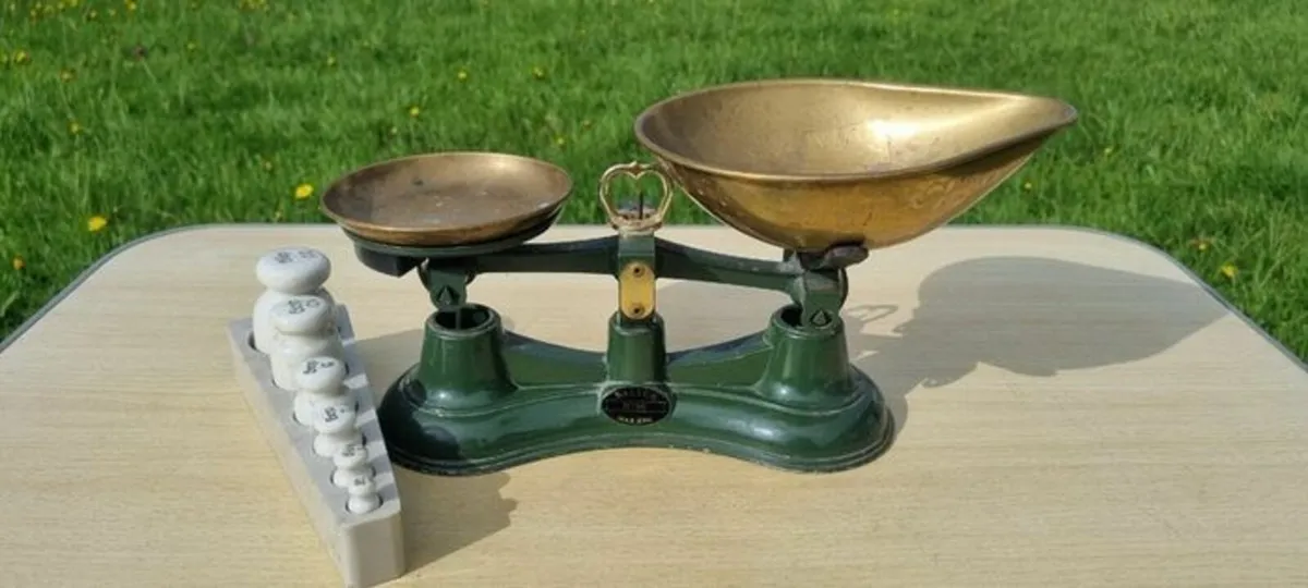 Vintage Salter scale with weights - Image 3