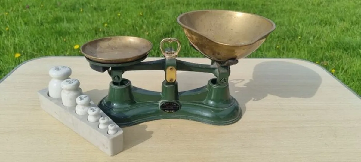 Vintage Salter scale with weights - Image 4