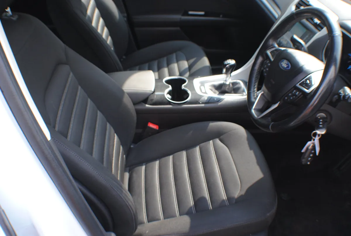 Ford Mondeo  1.6 TDCI 4DR SALOON 2015 - Image 3
