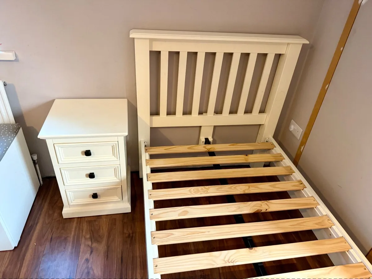 Single Bed & Locker - Excellent Condition - Image 1