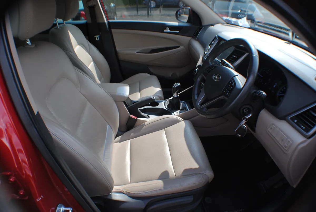Hyundai Tucson 1.7 EXECUTIVE 5DR SUV 2018 - Image 4