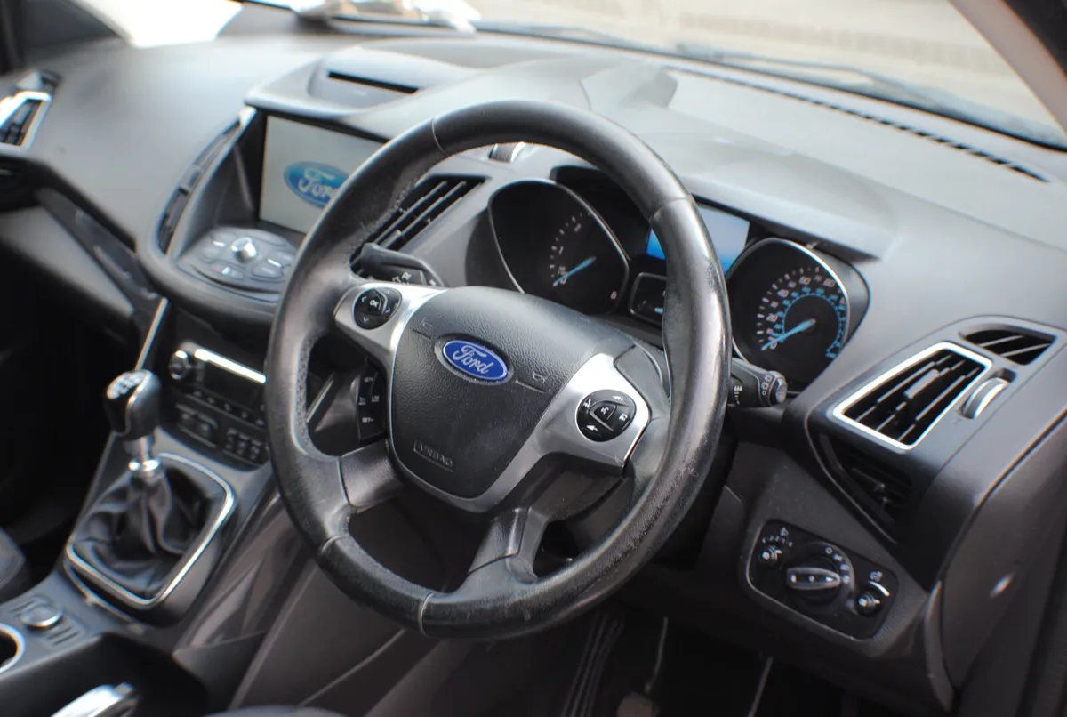 Ford Kuga  2.0 TDCI TITANIUM 5DR SUV 2016 - Image 3