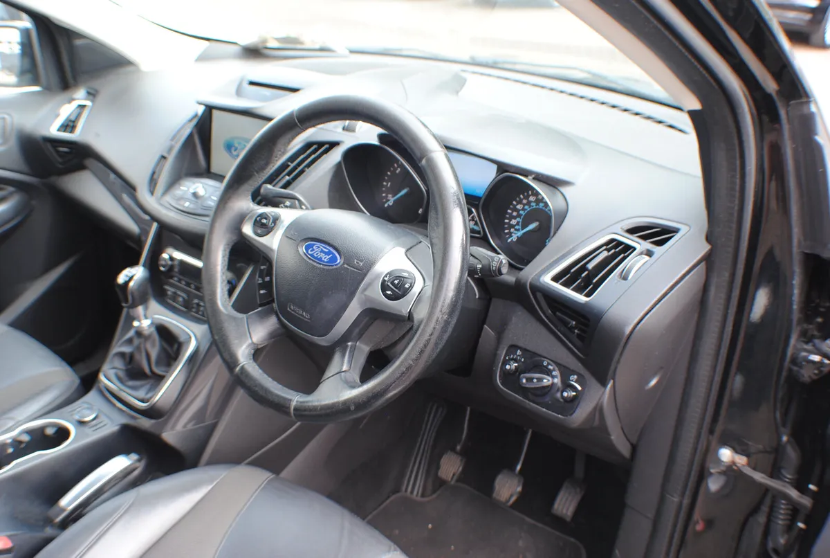 Ford Kuga  2.0 TDCI TITANIUM 5DR SUV 2016 - Image 4