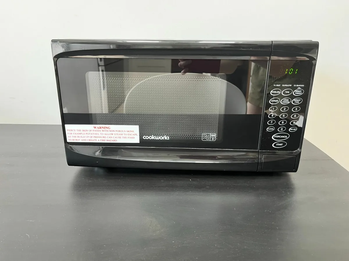 Black Microwave Compact - Image 1