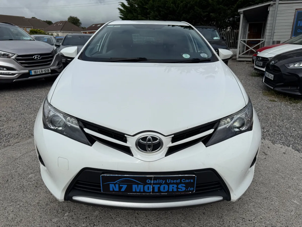 2015 Toyota Auris  1.4 D-4D TERRA VAN - Image 3