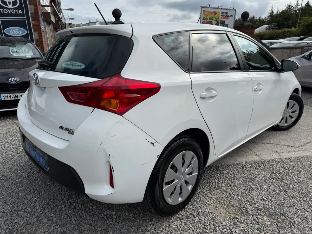 2015 Toyota Auris  1.4 D-4D TERRA VAN - Image 4