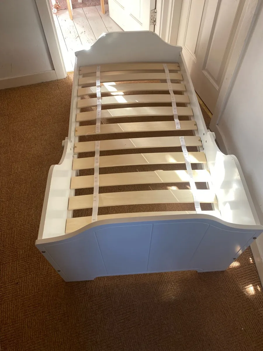 Child’s bed - Image 1