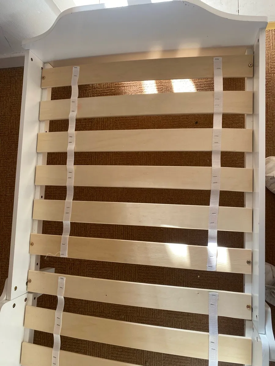 Child’s bed - Image 4