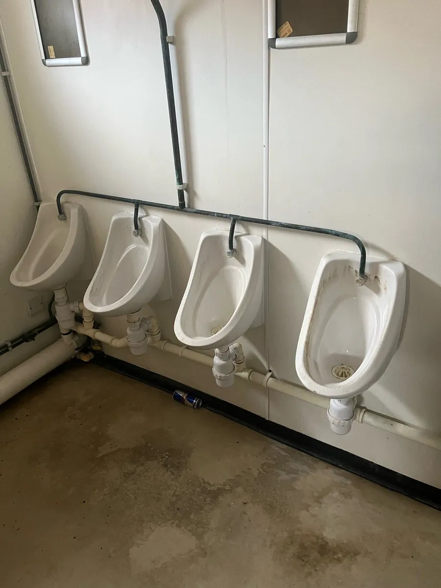 Toilet and showers - Image 2