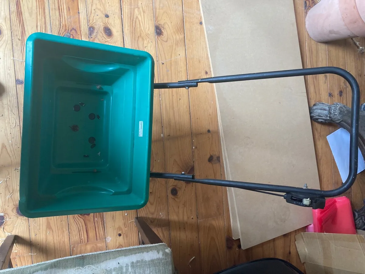 Garden Spreader - Image 1