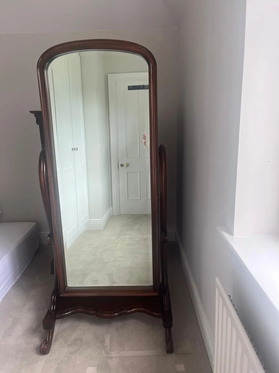 Bedroom furniture - Image 1