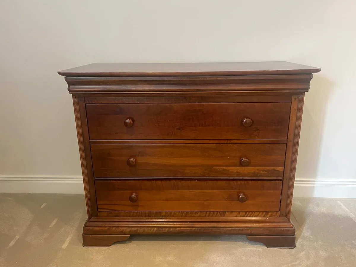 Bedroom furniture - Image 2