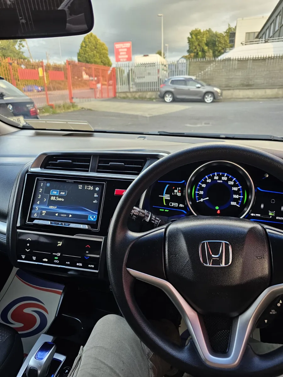 Honda Fit 2014 Hybrid Automatic - Image 4