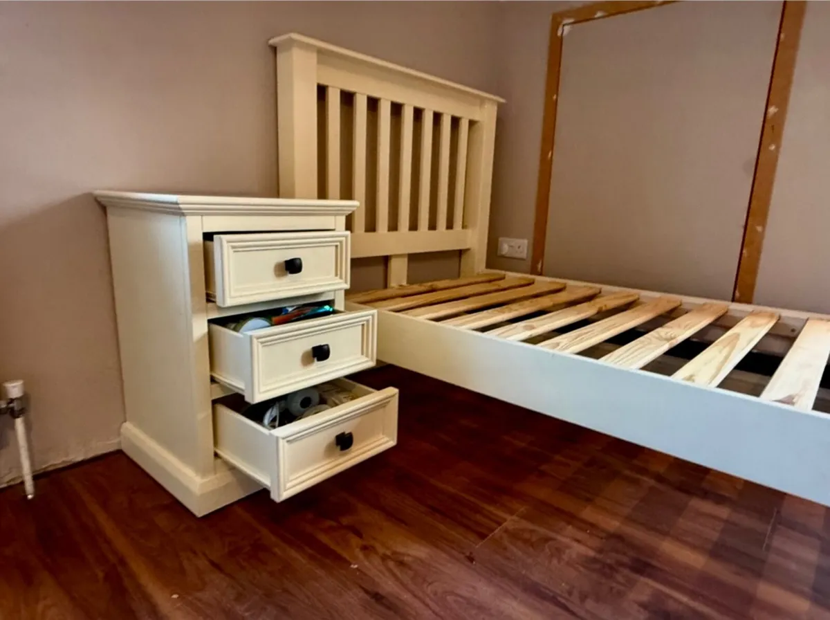 Single Bed & Locker - Excellent Condition - Image 3