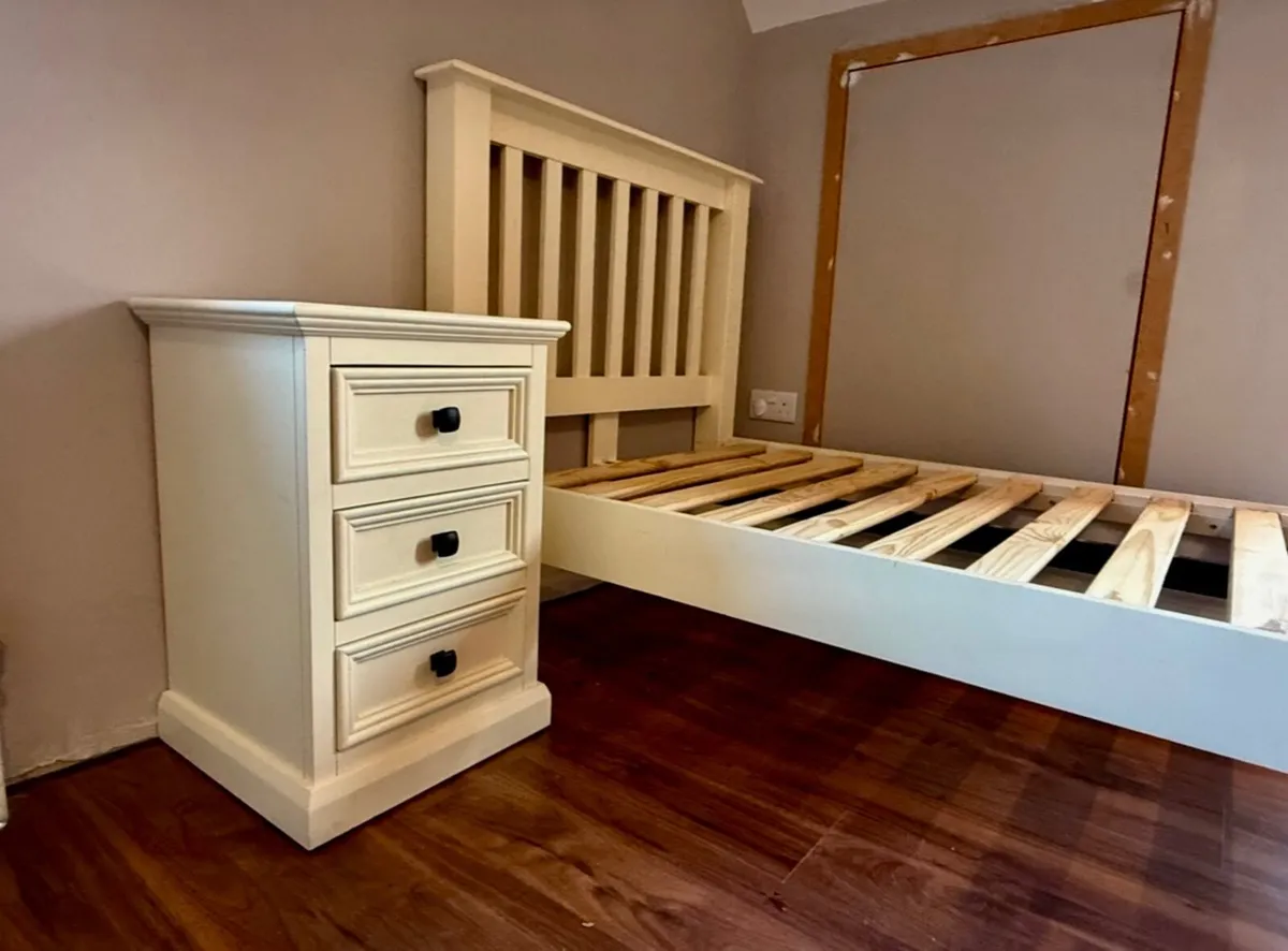Single Bed & Locker - Excellent Condition - Image 4