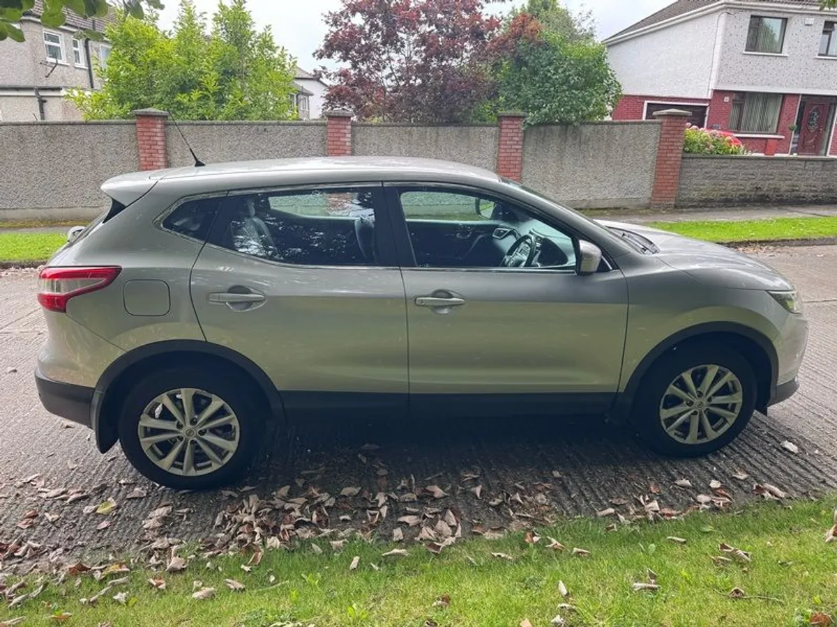 2015 Nissan Qashqai with NCT and Tiny Mileage 41000 Mile only - Image 4