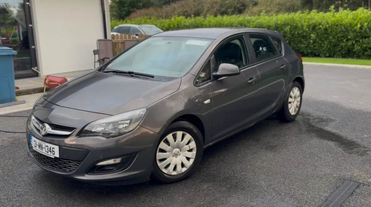 Vauxhall Astra 2013 - Image 1