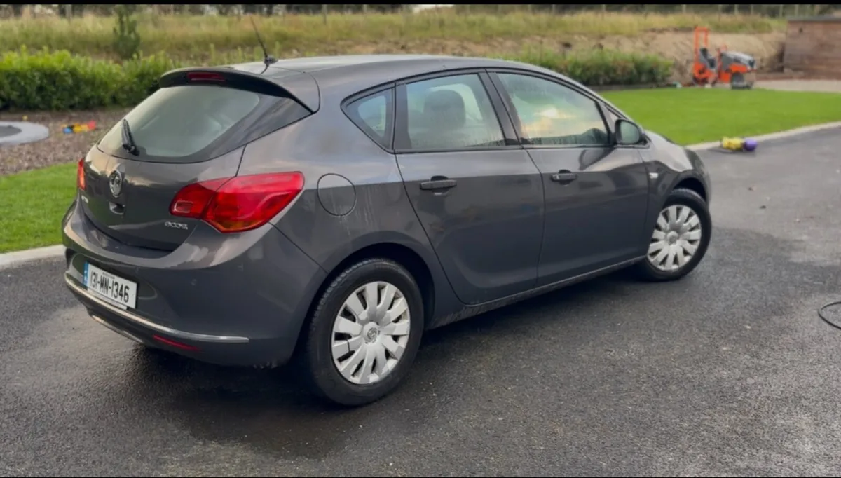Vauxhall Astra 2013 - Image 2