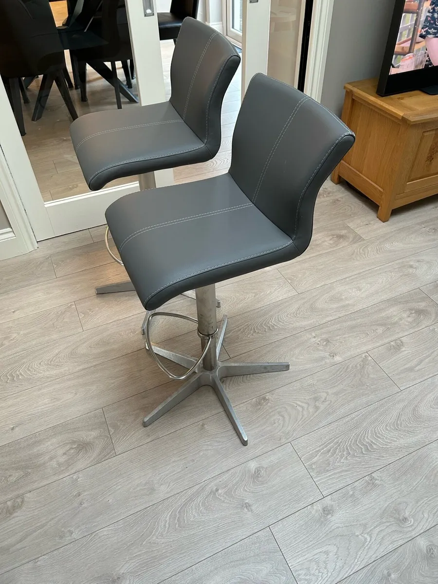 Two island stools - Image 2