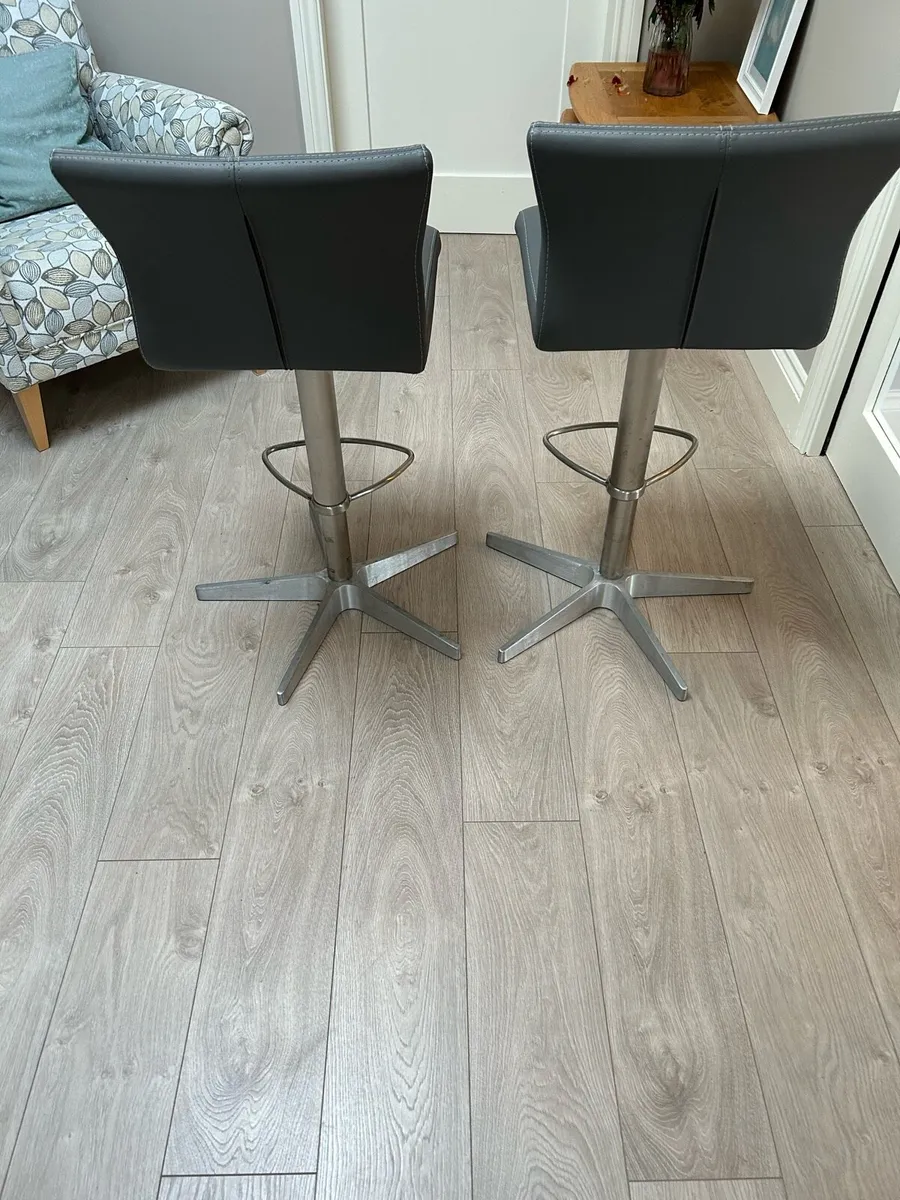 Two island stools - Image 4