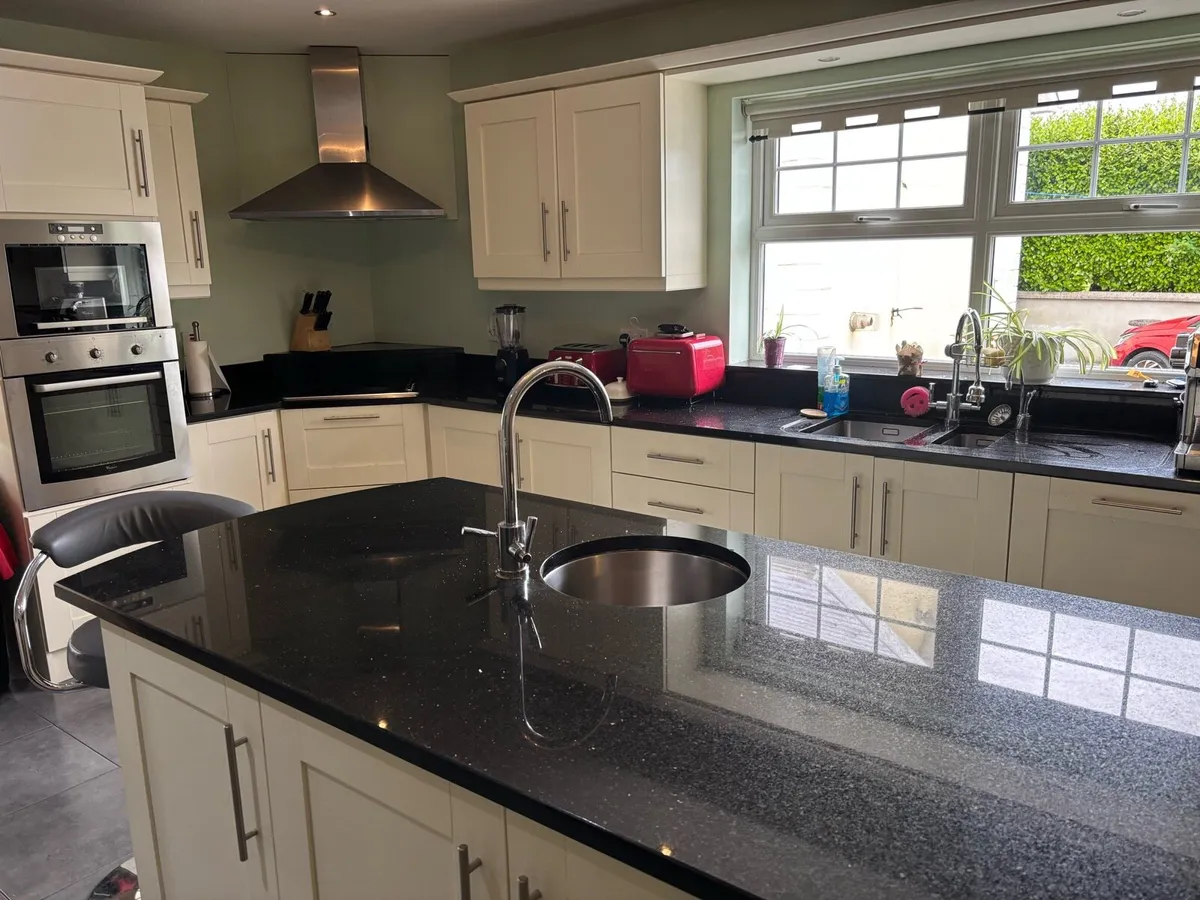 Kitchen and island - Image 1