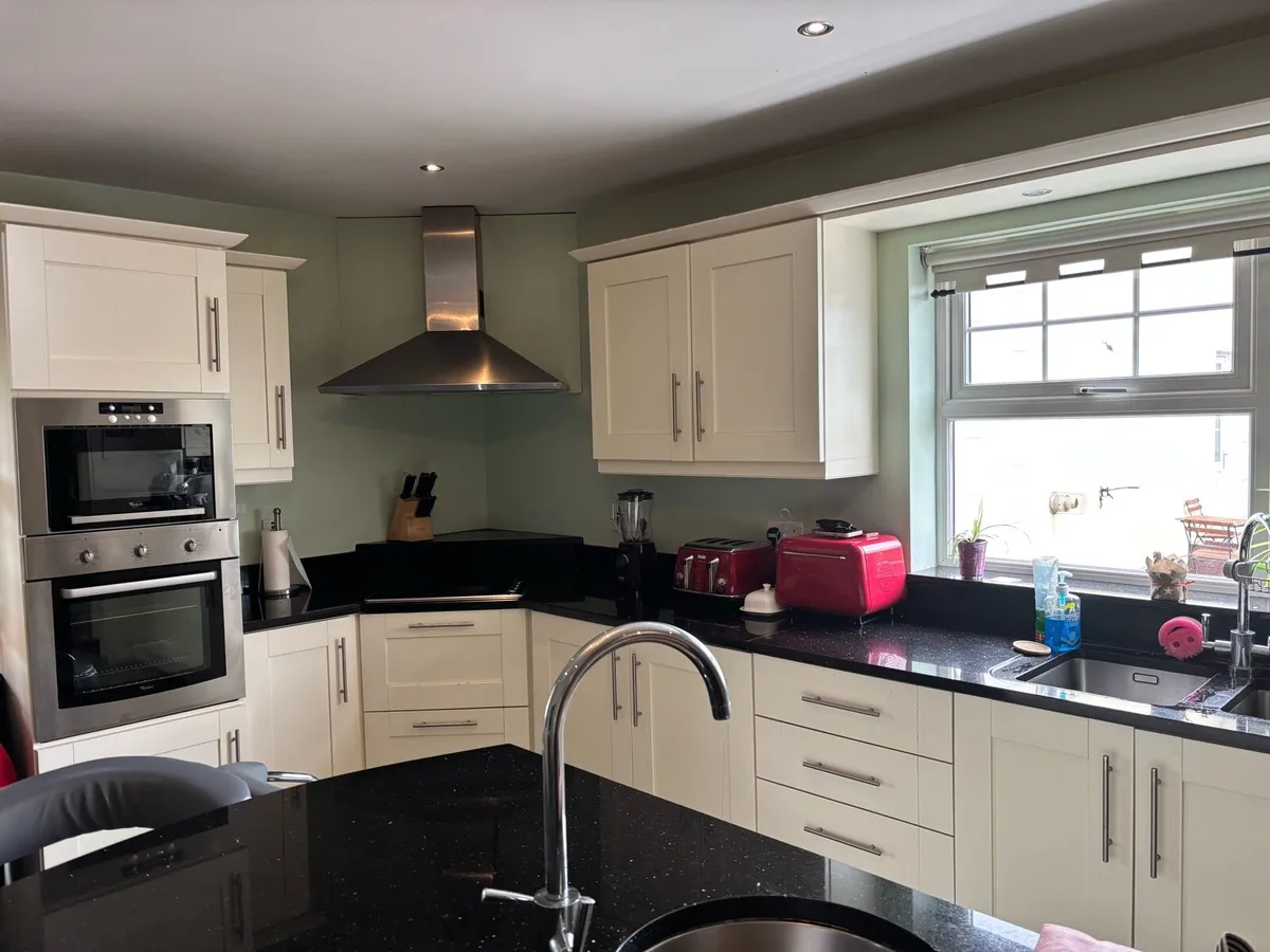 Kitchen and island - Image 2