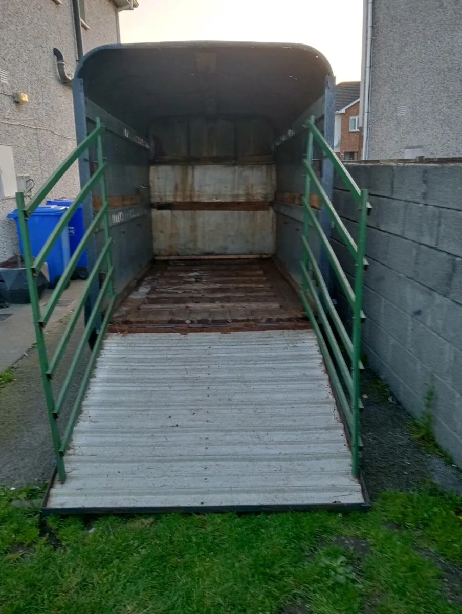 Ifor Williams 10x5 cattle trailer tractor/jeep - Image 1