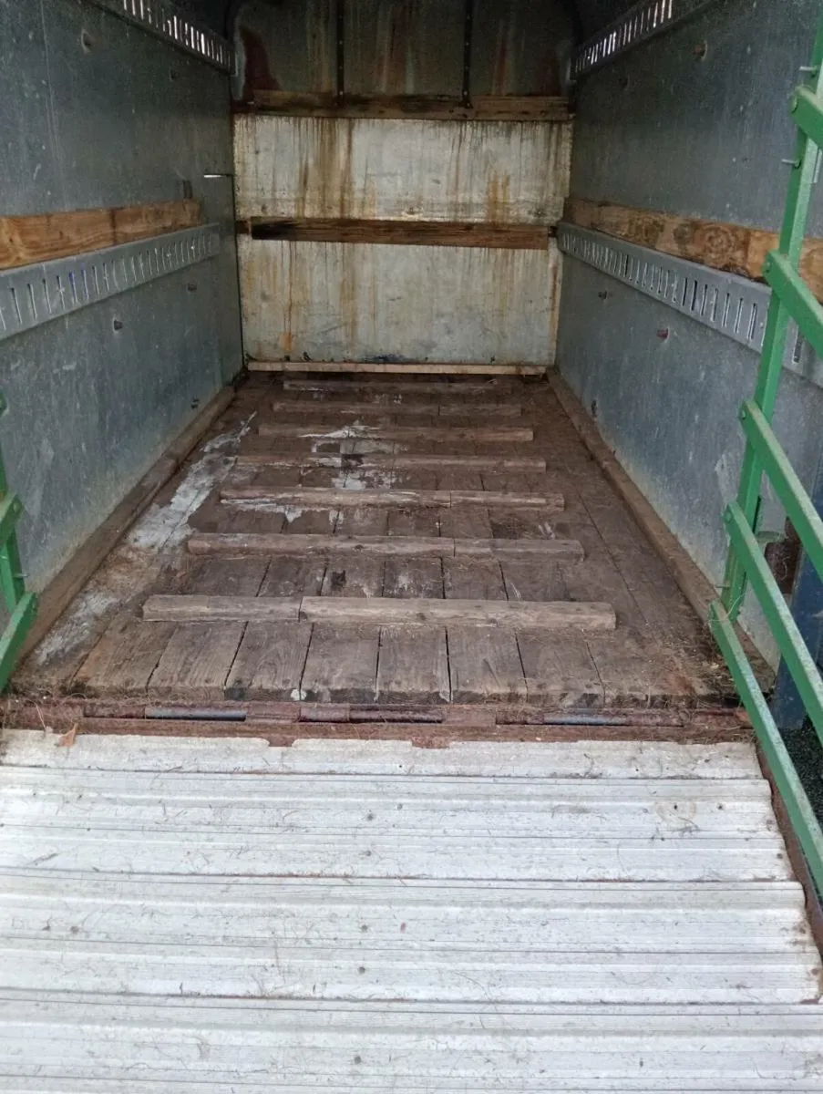 Ifor Williams 10x5 cattle trailer tractor/jeep - Image 2