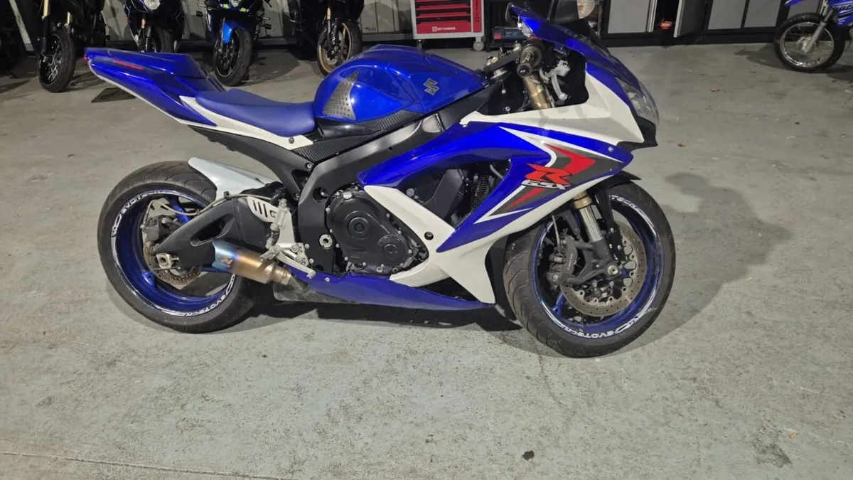 2010 Suzuki gsxr 600 - Image 1