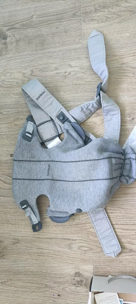Baby Bjorn mini carrier - Image 3