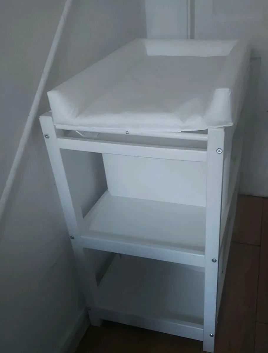 Mamas and papas changing table - Image 3